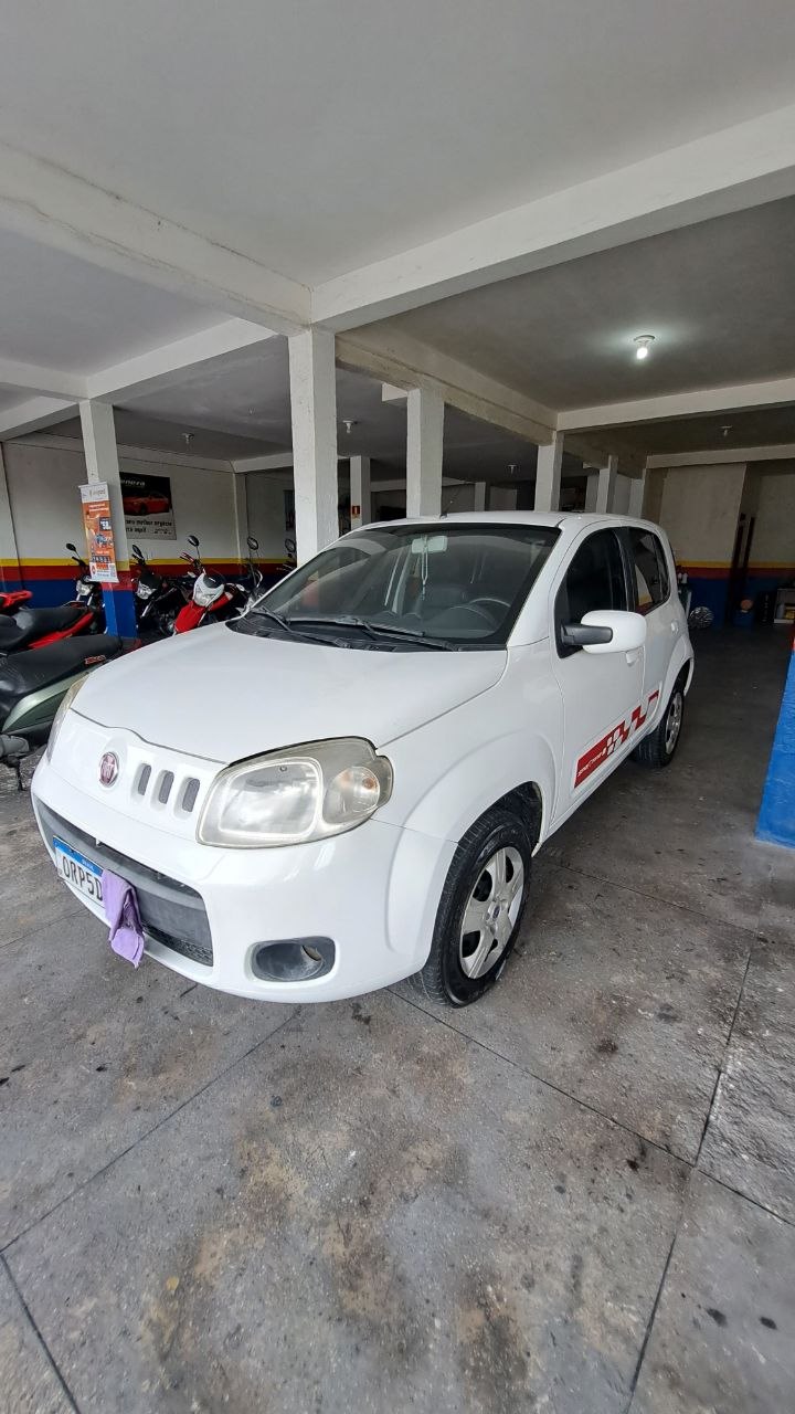 FIAT UNO 1.0 VIVACE FRENTE ESQUERDA